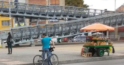 VENTA DE FRUTA Y SALPICON CALLE 26 CON 39 BOGOTÁ VENTA DE FRUTA Y SALPICON CALLE 26 CON 39 BOGOTÁ